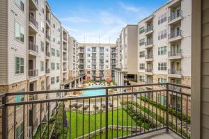 an apartment balcony with a view of a courtyard at Luxury Oasis I Mins from TX Med Center-FREEParking in Houston