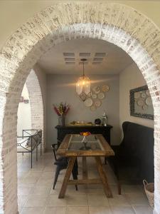 a dining room with a table and an archway at Casa Matia Bed and Breakfast in San Miguel de Allende