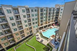an apartment view of a courtyard with a swimming pool at 1BRModern Retreat-Mins to Med Center in Houston