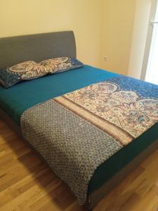 een bed met twee kussens erop bij Selena apartment in Podgorica