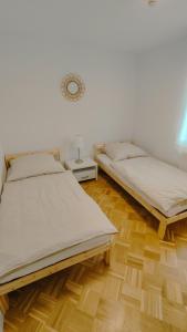 Un ou plusieurs lits dans un hébergement de l'établissement Casa Rossa - Apartment - neu renoviert - Nähe Frankfurt