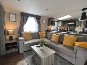 Afbeelding uit fotogalerij van Forest lodge in Sway +69 foto's