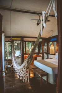 a hammock in a bedroom with a bed at Casa Luz in Paraty