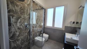 Koupelna v ubytování Hotel Giannini + 37 fotografií