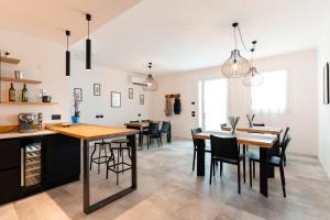 a kitchen and dining room with tables and chairs at TommyHouse in Borso del Grappa