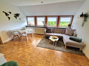 a living room with a couch and a table at Gemütliche Wohnung direkt am Küstenkanal! in Wardenburg