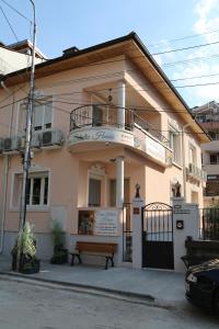 a building with a bench in front of it at Ema Artistic House in Pleven