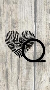 a fingerprint in the shape of a heart at Casa Q. in Córdoba