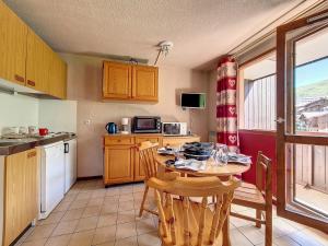 Η κουζίνα ή μικρή κουζίνα στο Studio au pied des pistes avec balcon, 4 pers, animaux acceptés, proche commodités - FR-1-344-1181