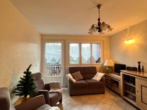 Posezení v ubytování Appartement cosy au pied des pistes, 2 chambres - FR-1-515-161