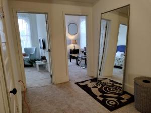 Fotografie z fotogalerie ubytování Gorgeous ,stylish and Beautiful Luxury Apartment with stuning Downtown View.Featuring American and French style v destinaci Frederick