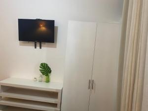 TV a/nebo společenská místnost v ubytování Apartamentos Magallanes Bayahibe