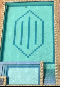 Bazén v ubytování Omuts one bed airbnb with swimmingpool nebo v jeho okolí