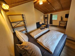 Natur- und Aktivresort Senftenberg客房内的一张或多张床位