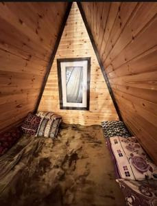 a room with a bed in a wooden cabin at A frame for families in Quba