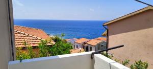 a view of the ocean from a balcony at Gelso in Marciana