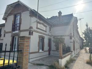 Photo de la galerie de l'établissement Studio bien placé (100 m gare), à La Ferté-Saint-Aubin