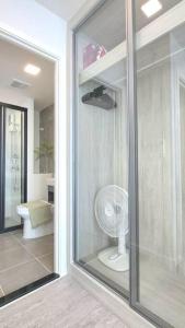 Koupelna v ubytování OLIVE SKY @ ATMOZ BANGNA (SI IAM MRT.)