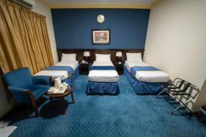 Postel nebo postele na pokoji v ubytování Al Barakah Mawaddah Hotel + 37 fotografií