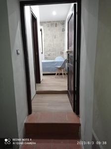 a hallway with a door leading to a bedroom at L'Antica Caiatia in Caiazzo