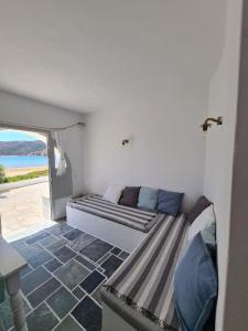 Galería fotográfica de Beautiful seaside house on the beach en Platis Yialos Sifnos