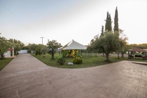 Aed väljaspool majutusasutust Κτήμα Ζιάκος
