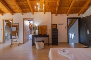 Postel nebo postele na pokoji v ubytování Κτήμα Ζιάκος + 54 fotografií