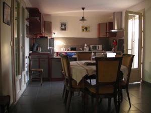 Kuchyňa alebo kuchynka v ubytovaní Le Clos Crista Galli