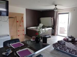 Voodi või voodid majutusasutuse Paradis Secret Spa toas