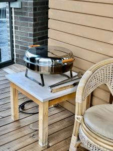 a grill sitting on top of a table on a patio at Upea kohde Näsijärven rannassa in Tampere
