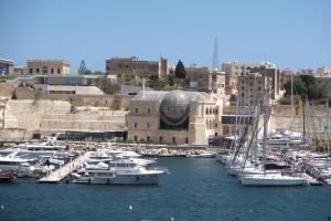 Gallery image of BLUE EYE - Waterfront home in a scenic location in Birgu
