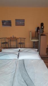 a large white bed in a room with a table at Ferienwohnung Am Deich in Bleckede