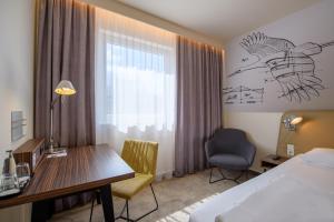 Postel nebo postele na pokoji v ubytování Mercure Hotel Berlin City