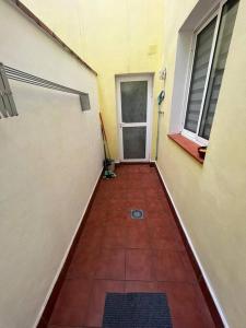 a hallway with a door and a tile floor at Piso familiar 2 dorm. Cocina in Los Realejos +5 photos