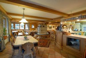 a kitchen and dining room with a table and a fireplace at Ferienwohnung Wiesenweg in Seeg