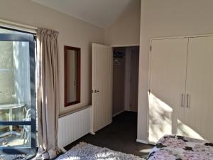 Posteľ alebo postele v izbe v ubytovaní Haven Sanctuary Suite with Private Entrance