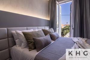 Ένα ή περισσότερα κρεβάτια σε δωμάτιο στο Designer's Penthouse, Top View! + car offer +45 φωτογραφίες