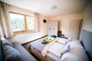 Postel nebo postele na pokoji v ubytování Wellness & Spa Hotel Čertov