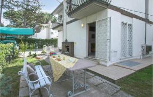 The building in which the holiday home is located Még 15 kép