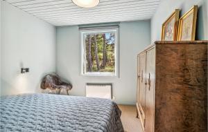 a bedroom with a bed and a window at Nice Home In Sjllands Odde With House Sea View in Tjørneholm