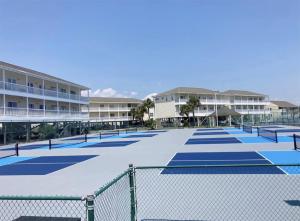 Εγκαταστάσεις για τένις ή/και σκουός στο Sandpiper Cove 4114 ή εκεί κοντά