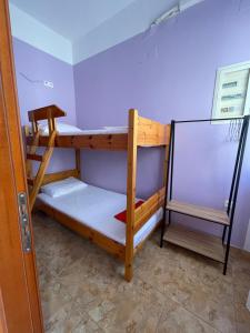 Двухъярусная кровать или двухъярусные кровати в номере Voula 2