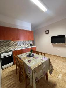 A kitchen or kitchenette at Teen Hub