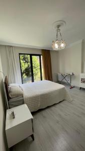 a bedroom with a bed and a couch and a window at Deniz Apartment in Yalova