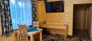 Televízia a/alebo spoločenská miestnosť v ubytovaní Chata Góralska i Pokoje Gościnne