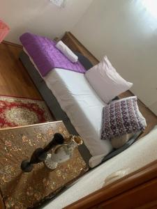 Un pat sau paturi într-o cameră la U Villi BB1 - Gornji Zalik bb