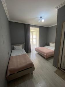 Llit o llits en una habitació de Hotel Elegant