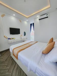 Postel nebo postele na pokoji v ubytování Hân Cao Hotel