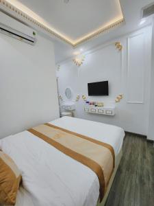 Postel nebo postele na pokoji v ubytování Hân Cao Hotel