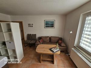 a living room with a couch and a table at Ferienwohnung Groitzsch in Groitzsch